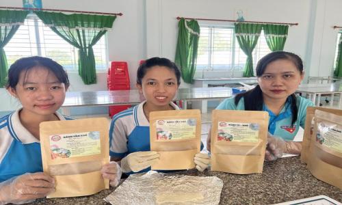 Với món bánh quê, học sinh Cần Thơ vượt 500 dự án giành giải khởi nghiệp